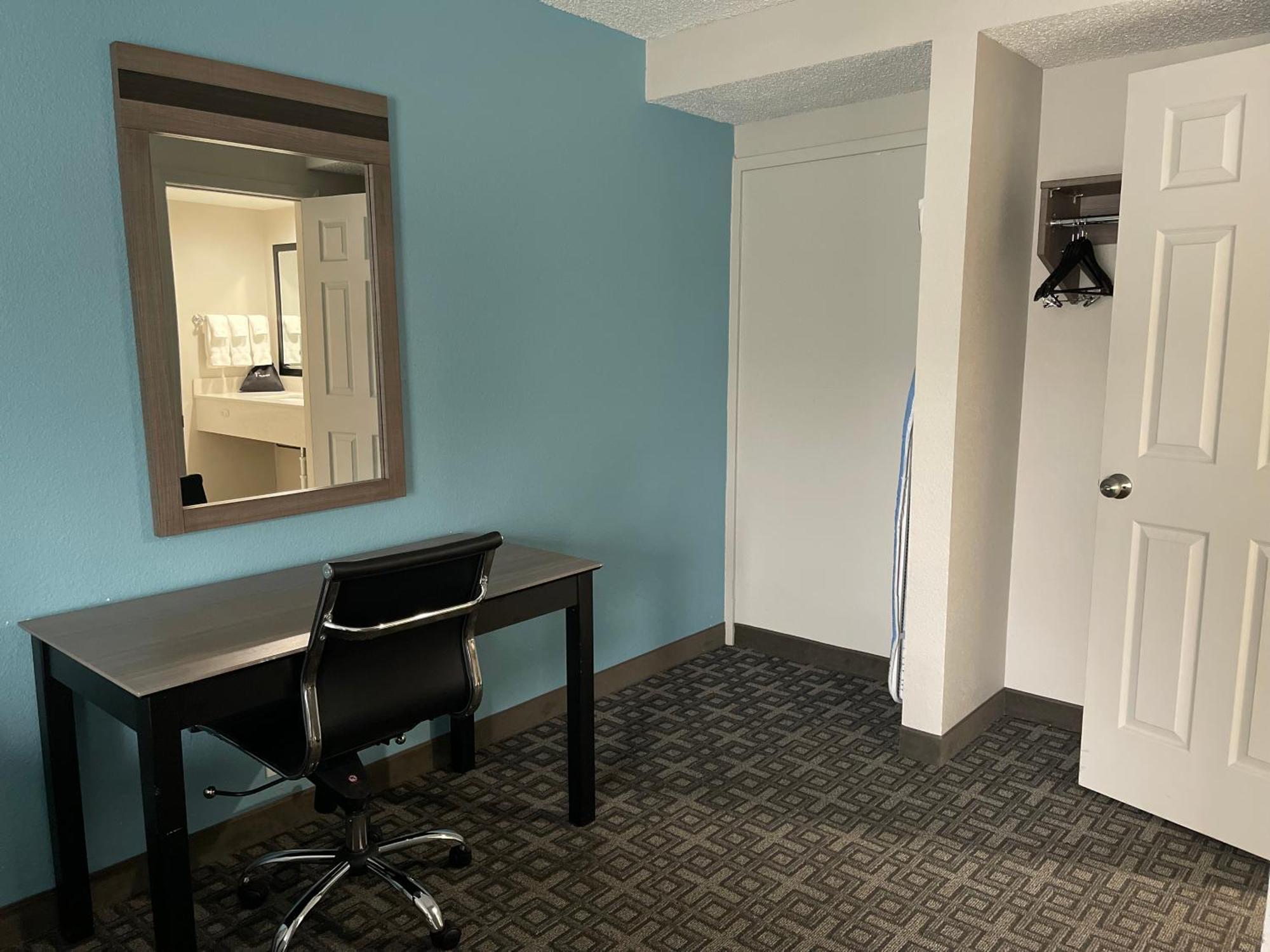Days Inn & Suites By Wyndham Спокейн Екстериор снимка
